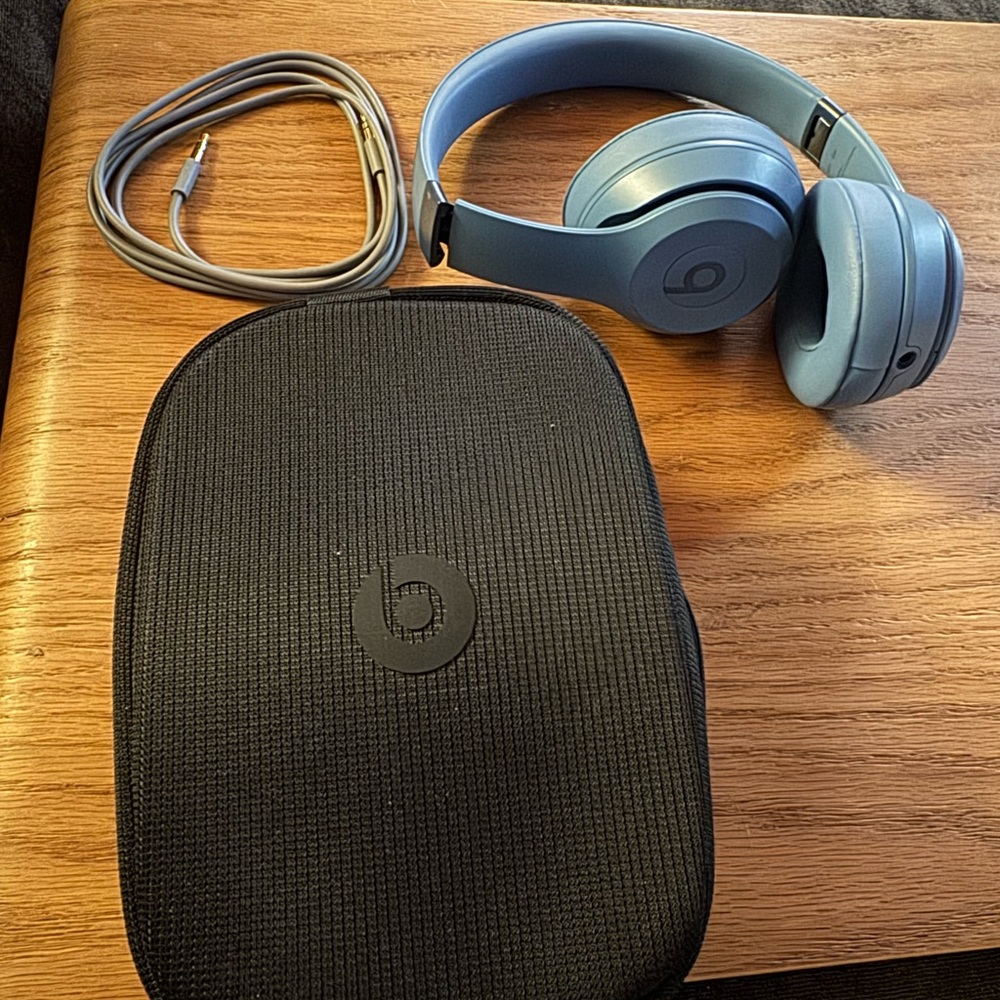 Beats Blue Wireless Headphones with Case
